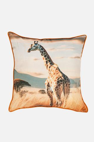 GIRAFFE LANDSCAPE PRINTED SCATTER 50X50CM