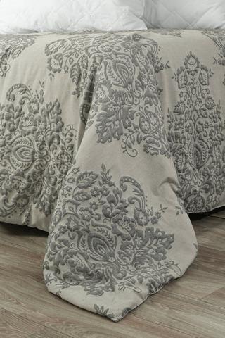JACQUARD POLYESTER QUILT