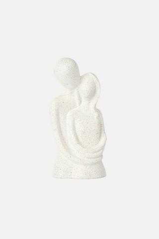 HUGGING COUPLE DECORATIVE ORNAMENT