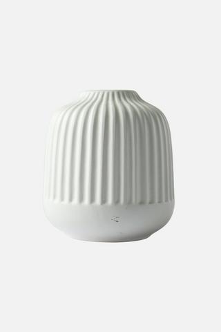 RIBBED DECORATIVE VASE