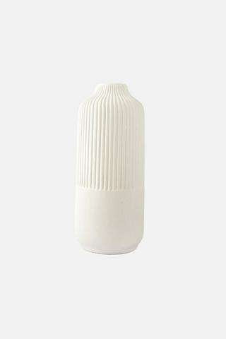 RIBBED DECORATIVE VASE