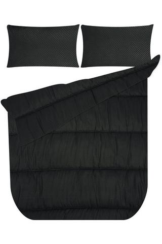 EMBOSSED POLYESTER COMFORTER