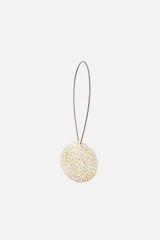 MAGNETIC SCROLL CURTAIN TIEBACK