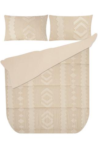 TUFTED POLYESTER COMFORTER