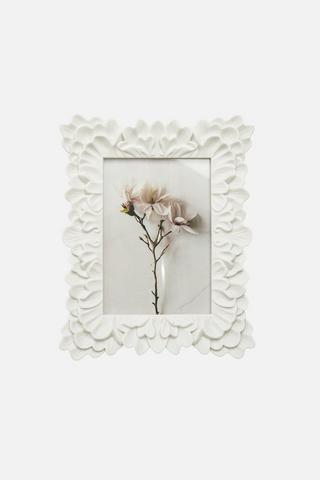 SCALLOPPED PICTURE FRAME