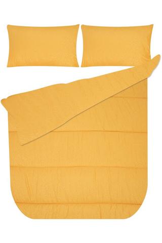 EMBOSSED POLYESTER COMFORTER