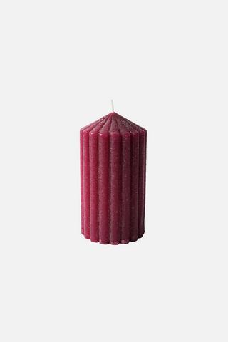 TEXTURED RIBBED PILLAR CANDLE RED BERRIES