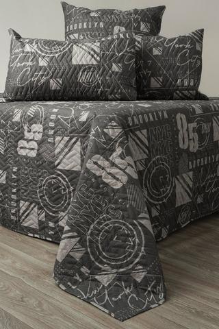 5 PIECE NYC SCRIPT POLYESTER QUILT SET