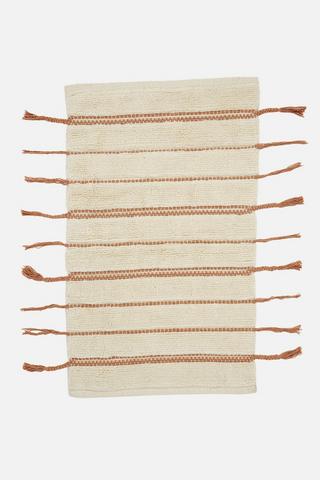 BRAIDED TUSSEL RUG