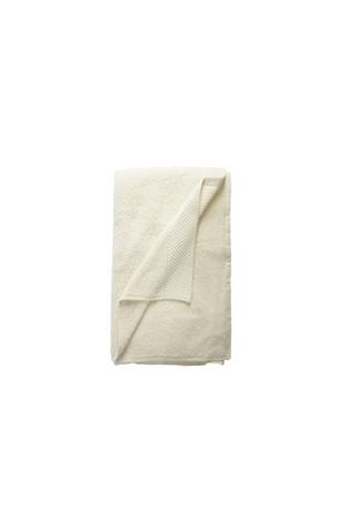 SOFT AND FLUFFLY GUEST TOWEL