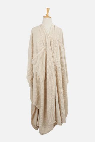 WEARABLE WAFFLE BLANKET