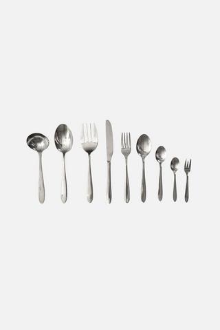 39 PIECE CUTLERY SET