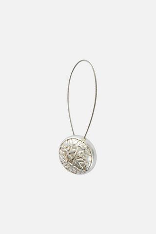MAGNETIC SCROLL CURTAIN TIEBACK