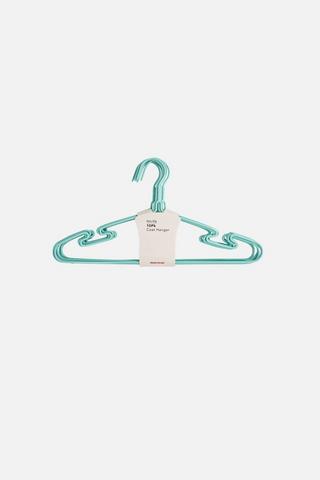 10 PIECE COAT HANGERS