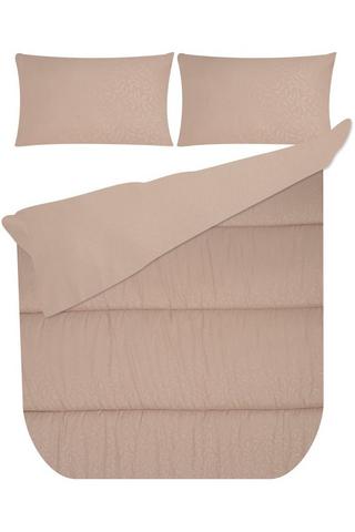 EMBOSSED POLYESTER COMFORTER