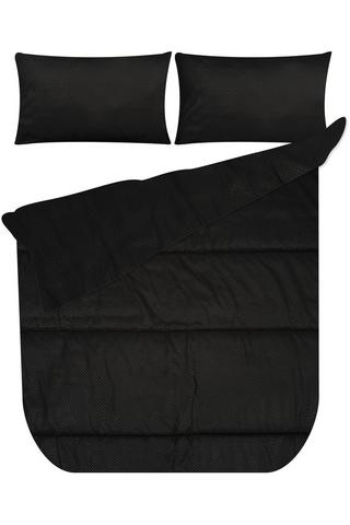 EMBOSSED POLYESTER COMFORTER