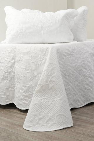 3 PIECE DAMASK QUILT SET
