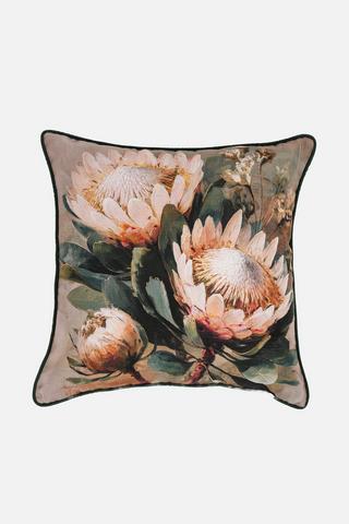 LIZZY PROTEA SCATTER 50X50CM