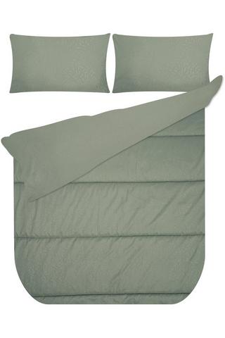 EMBOSSED POLYESTER COMFORTER