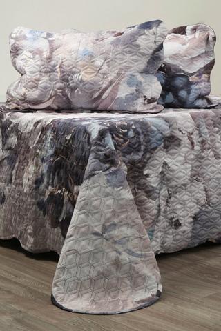3 PIECE FLORAL QUILT