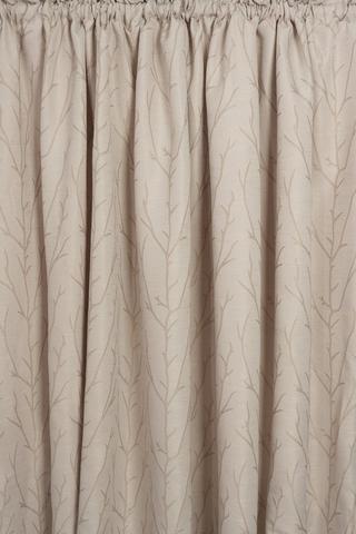 EMBOSSED JACQUARD TAPED CURTAIN 230X218CM