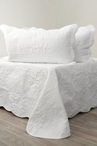 3 PIECE DAMASK QUILT SET