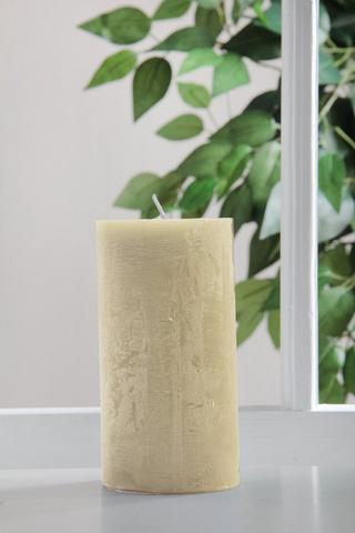 MEDIUM VANILLA SCENTED PILLAR CANDLE