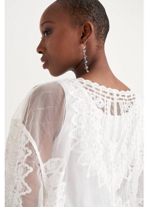 Miladys - Need a pick-me-up? This lace top in classic white will do the  trick! Worn on or off the shoulder, you get two looks in one – which way  would you