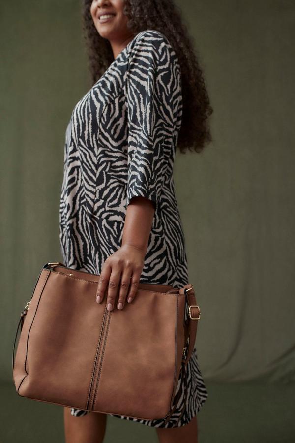 CROSSBODY BUCKET BAG