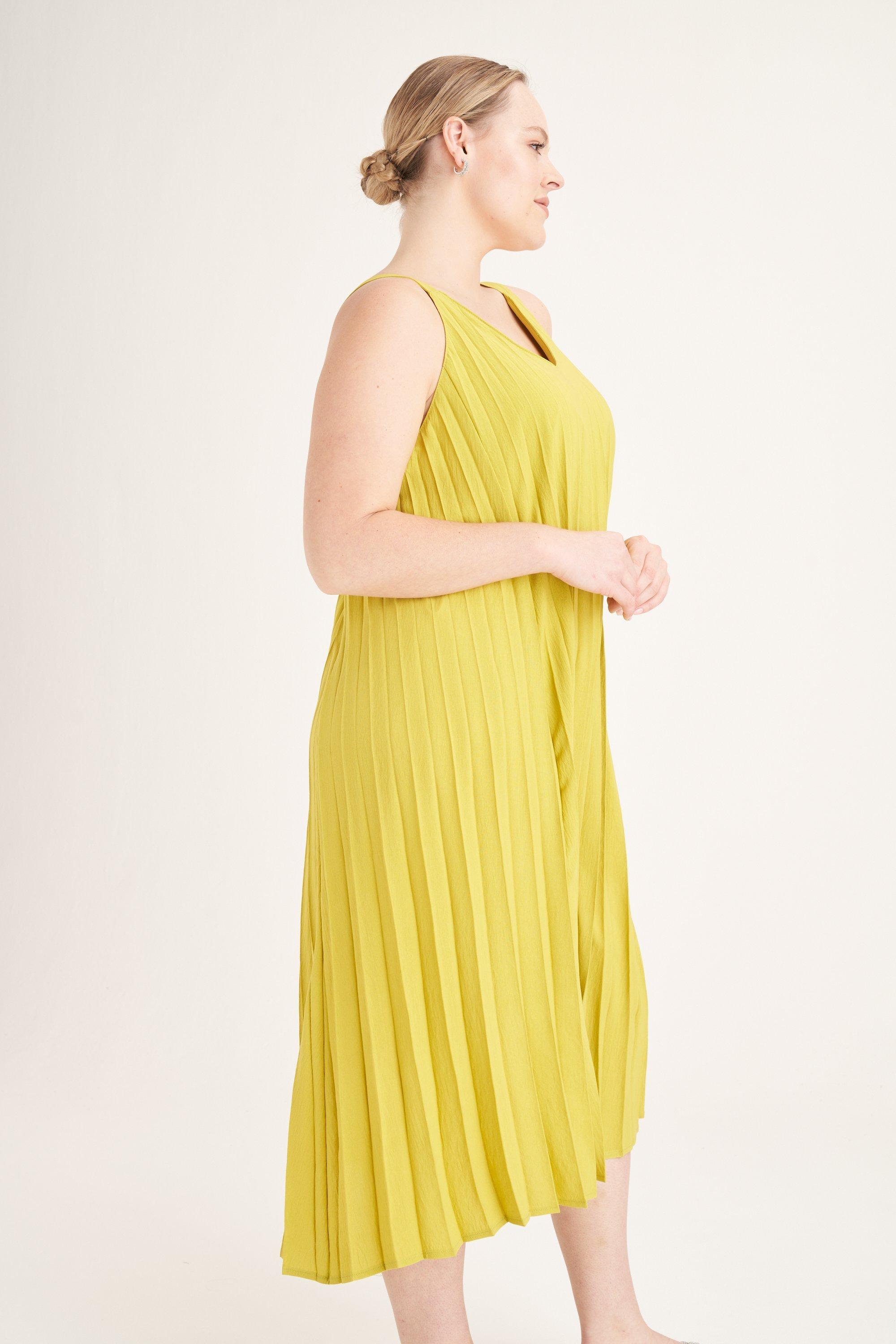 PLEATED TRAPEZE DRESS CHARTREUSE - 3XL - Chartreuse | MILADYS