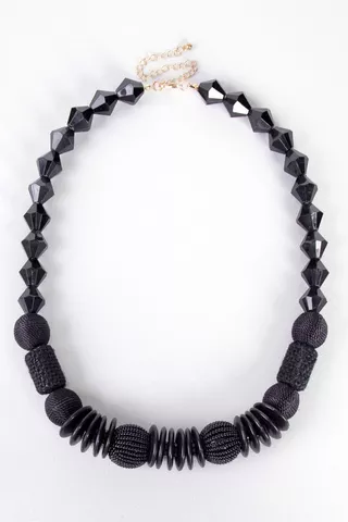 BEADED NECKLACE BLACK