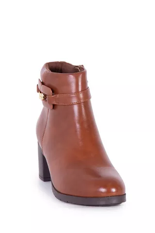 BROWN ANKLE BOOT - Bata