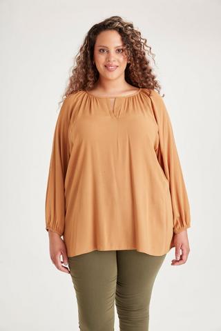 Miladys - This beautiful blouse (from R399) accented with delicate