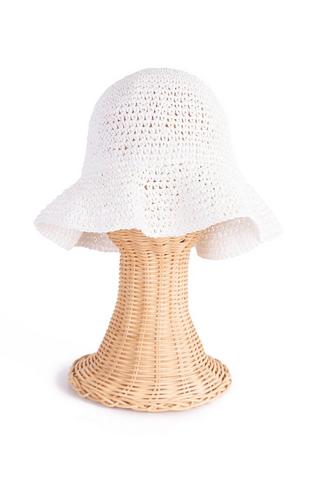 CROCHET HAT WHITE