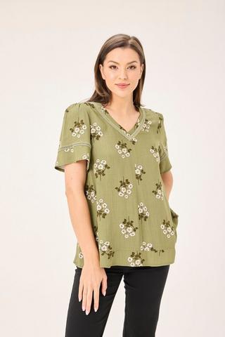 FLORAL PRINT TEE WITH LACE