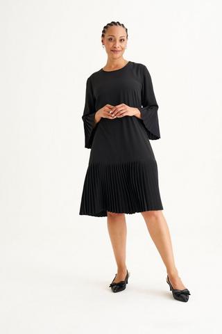 PLEATED A-LINE DRESS BLACK