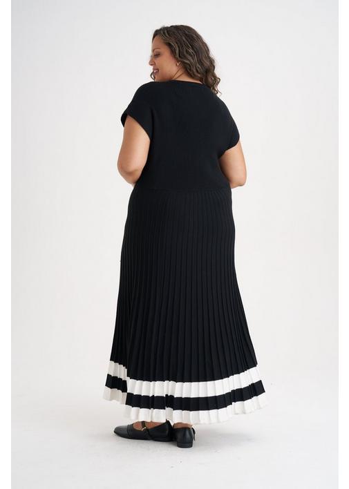 PLEATED KNIT DRESS BLACK - 3XL - Multi | MILADYS
