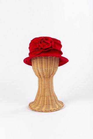 RED KNIT CLOCHE