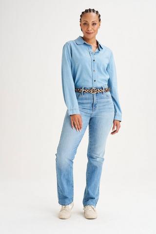 WONDERFIT STRAIGHT LEG DENIM JEANS NOVA