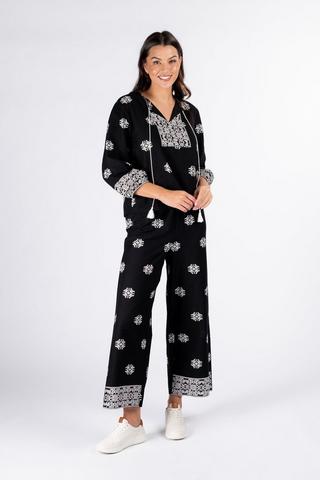 PRINTED WIDE LEG PANTS