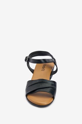 WONDERFIT LOW BLOCK HEEL
