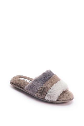 FLUFFY SLIPPERS