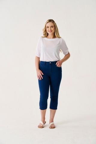 WONDERFIT SLIM LEG CROPS EMBROIDERED