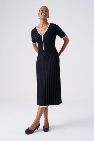 MONOCHROME KNIT DRESS