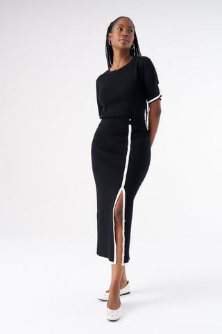 BLACK KNIT SKIRT