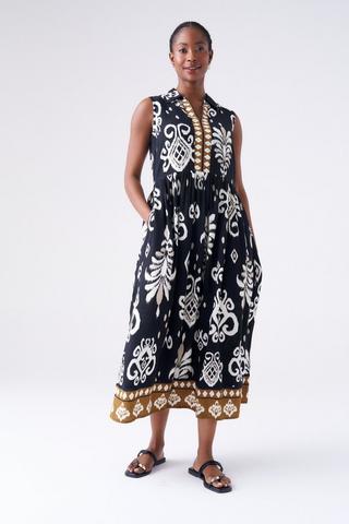 SLEEVELESS PRINTED DRESS