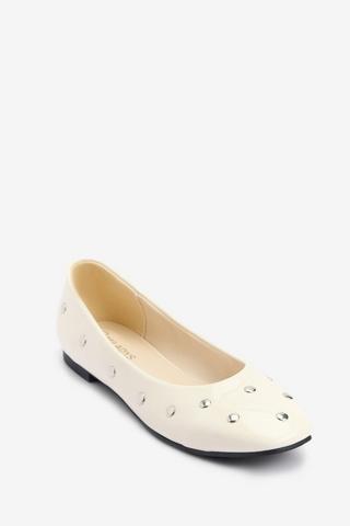 STUDDED PUMP WHITE