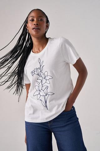 FLOWER EMBROIDERED TEE WHITE