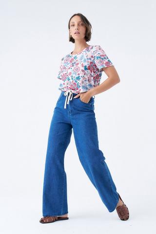 WONDERFIT STRAIGHT LEG PULL ON DENIM JEANS