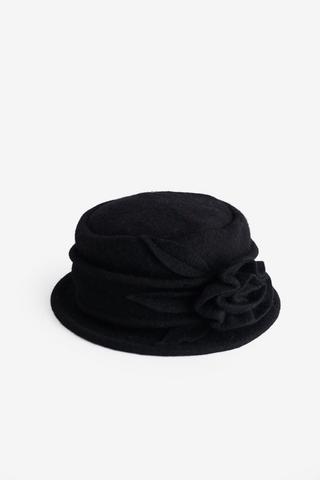 KNITTED FLOWER CLOCHE BLACK